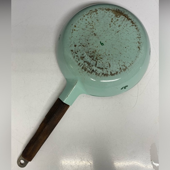 Dru Holland Seafoam Blue Enamel Cast Iron Pan - Picture 10 of 17